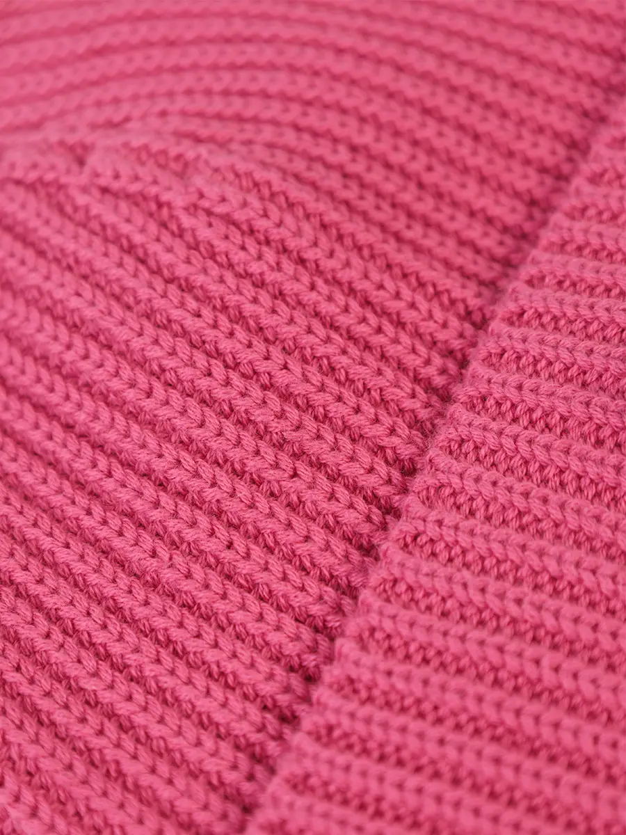 Шапка-бини розового цвета с отворотом